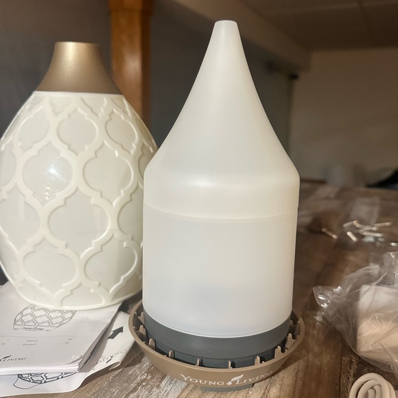 Young Living diffuser - Picture 3 of 5